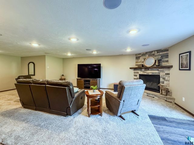 7804 S Brande Park Cir Circle, Sioux Falls, SD 57108
