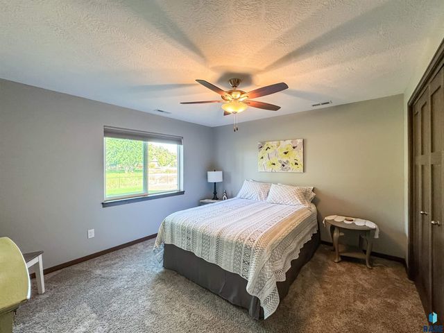 7804 S Brande Park Cir Circle, Sioux Falls, SD 57108