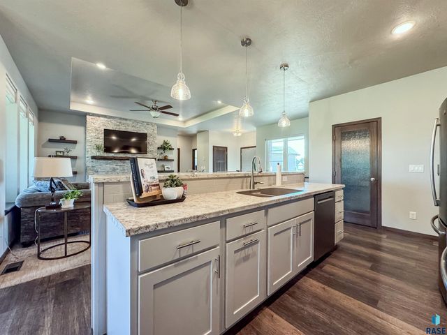 7804 S Brande Park Cir Circle, Sioux Falls, SD 57108