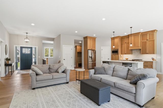 25155 Glen Road, Excelsior, MN 55331