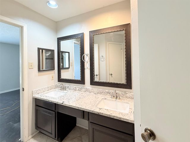 2411 Gunston Ct, Sugar Land, TX 77478