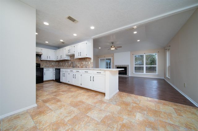 2411 Gunston Ct, Sugar Land, TX 77478