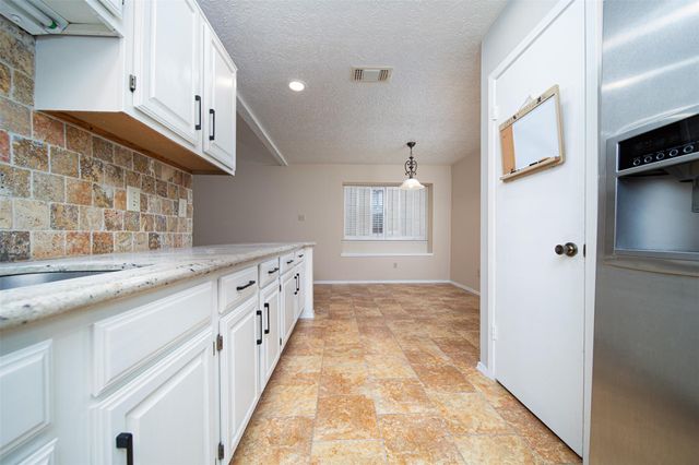 2411 Gunston Ct, Sugar Land, TX 77478