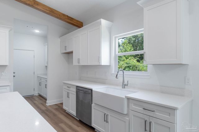 7842 Tippin Ave, Pensacola, FL 32504