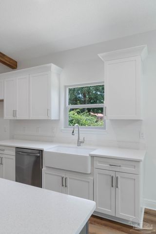 7842 Tippin Ave, Pensacola, FL 32504