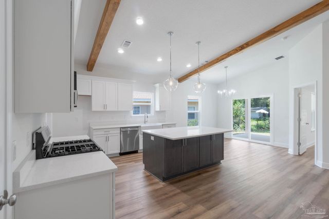 7842 Tippin Ave, Pensacola, FL 32504