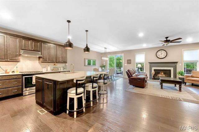 2780 Brook Hill Lane, St Charles, MO 63303