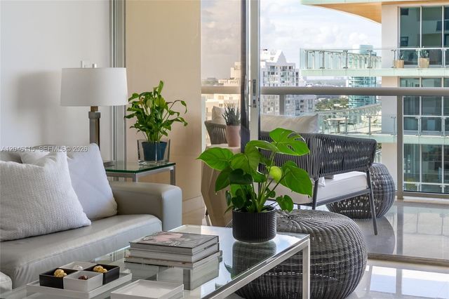 5757 Collins Ave 2207, Miami Beach, FL 33140
