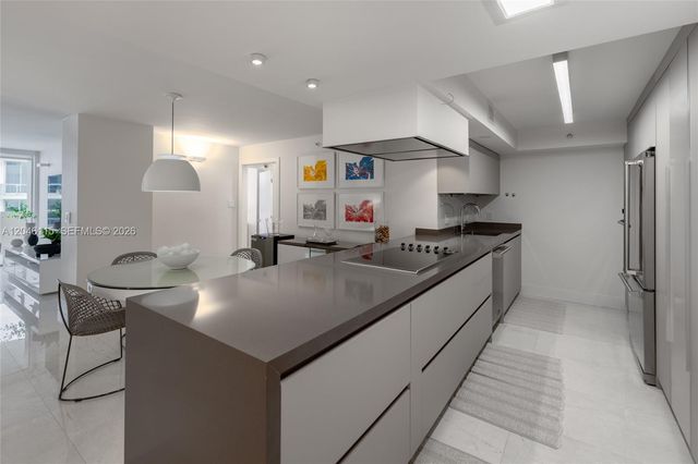 5757 Collins Ave 2207, Miami Beach, FL 33140