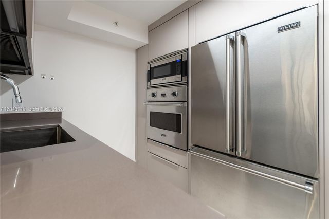 5757 Collins Ave 2207, Miami Beach, FL 33140