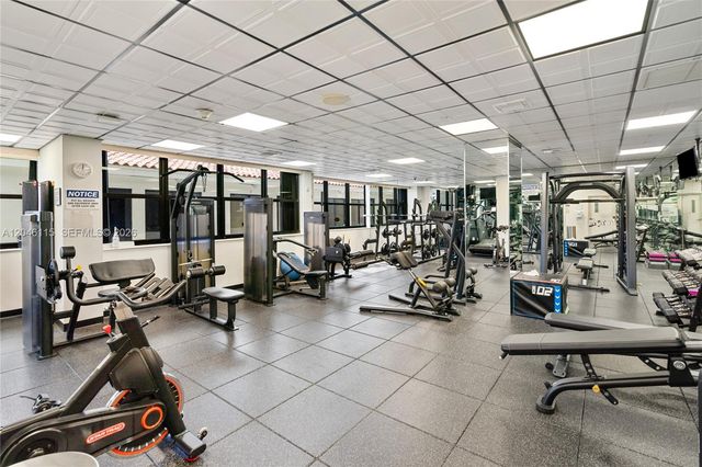 5757 Collins Ave 2207, Miami Beach, FL 33140