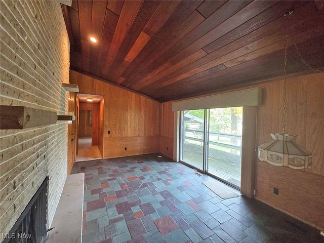 425 Tonawanda Trail SW, Hartville, OH 44632