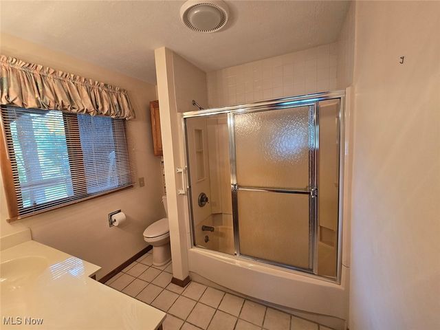 425 Tonawanda Trail SW, Hartville, OH 44632