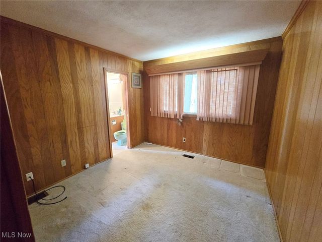 425 Tonawanda Trail SW, Hartville, OH 44632