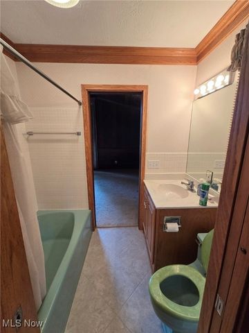 425 Tonawanda Trail SW, Hartville, OH 44632