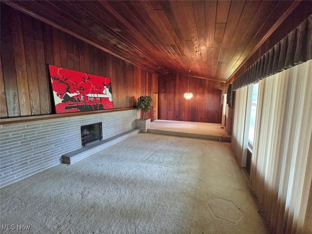 425 Tonawanda Trail SW, Hartville, OH 44632