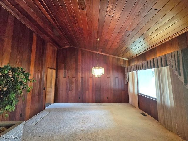 425 Tonawanda Trail SW, Hartville, OH 44632