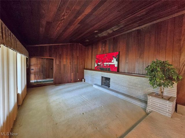 425 Tonawanda Trail SW, Hartville, OH 44632