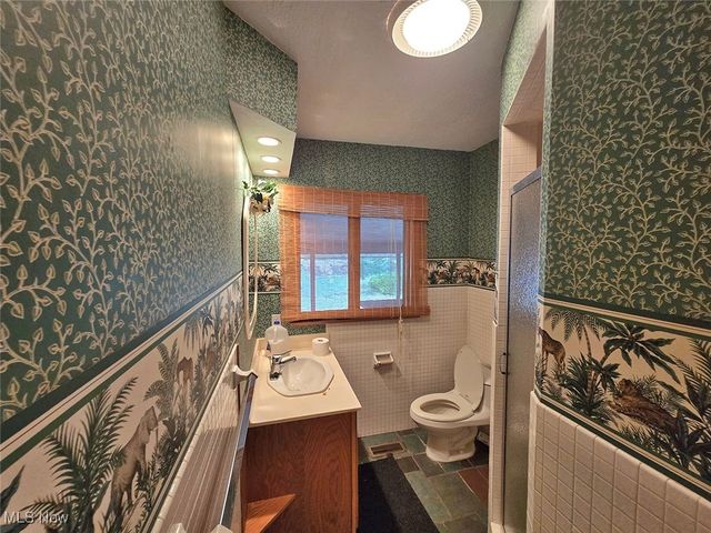 425 Tonawanda Trail SW, Hartville, OH 44632