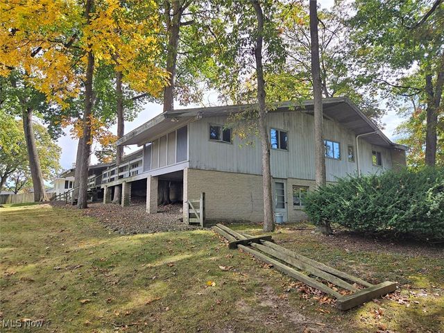 425 Tonawanda Trail SW, Hartville, OH 44632