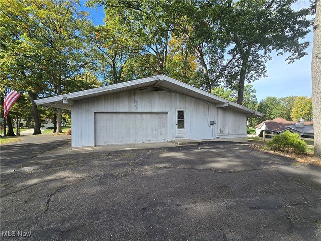 425 Tonawanda Trail SW, Hartville, OH 44632