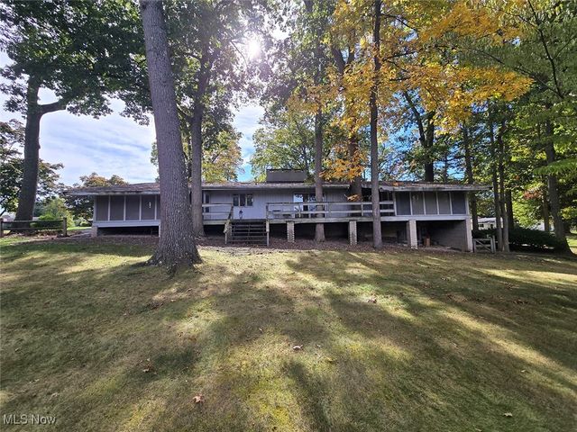 425 Tonawanda Trail SW, Hartville, OH 44632