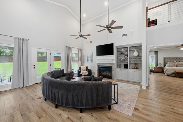 219 Navajo Trail, Lake Kiowa, TX 76240
