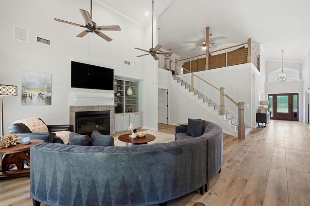 219 Navajo Trail, Lake Kiowa, TX 76240