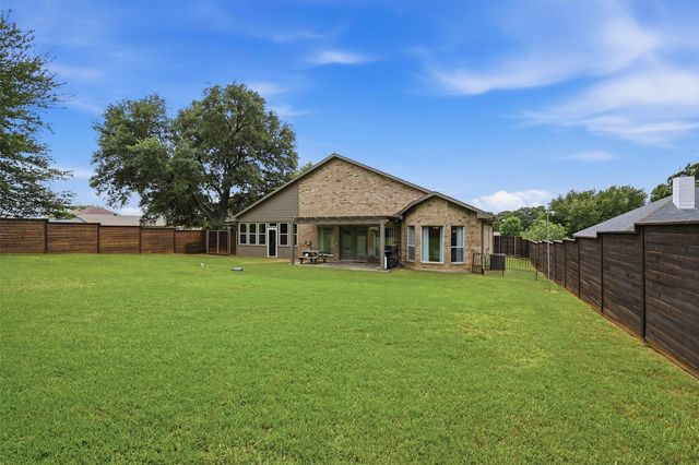 219 Navajo Trail, Lake Kiowa, TX 76240