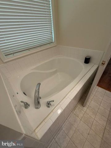 211 DOGWOOD AVE, Colonial Beach, VA 22443