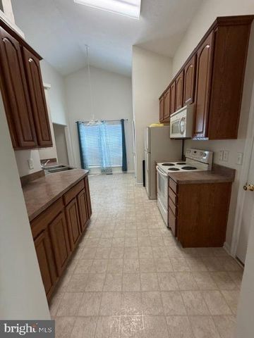211 DOGWOOD AVE, Colonial Beach, VA 22443