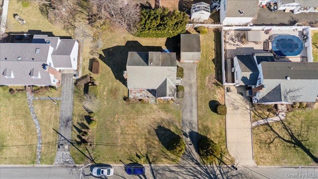 12 Maple Avenue, Bethpage, NY 11714