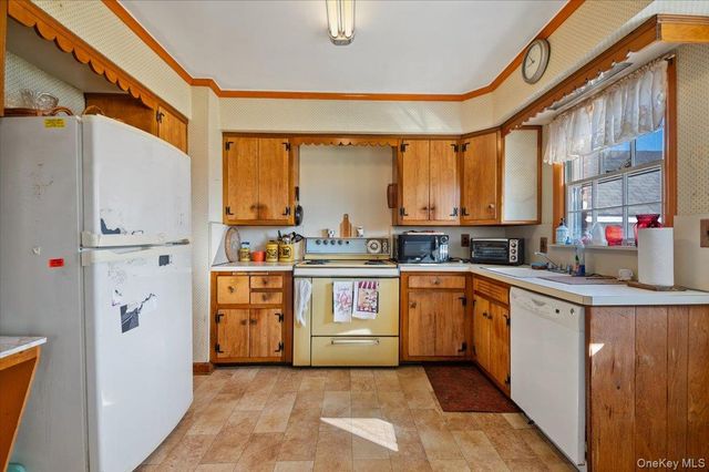 12 Maple Avenue, Bethpage, NY 11714