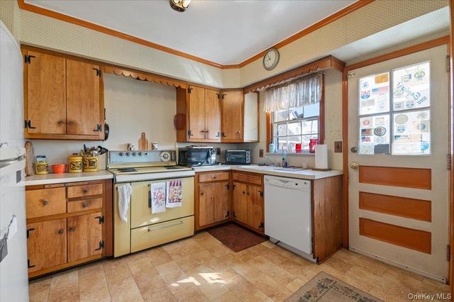 12 Maple Avenue, Bethpage, NY 11714