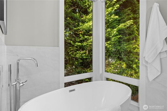 16908 SE 34th Street, Bellevue, WA 98008