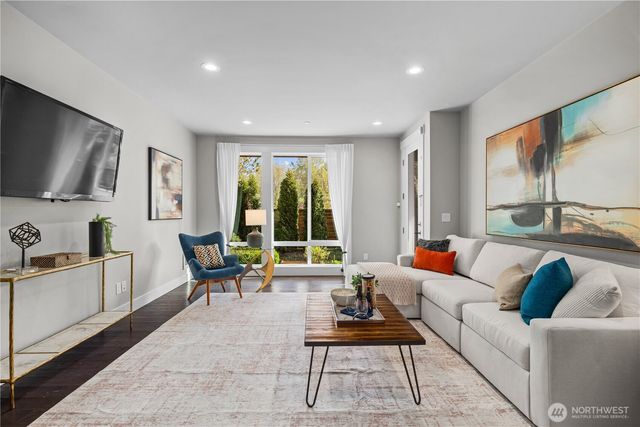 16908 SE 34th Street, Bellevue, WA 98008