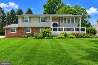 21 LIONS DR, Morrisville, PA 19067