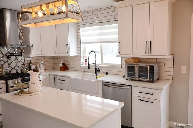 17752 Country Club Drive, Macomb, MI 48042