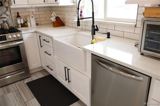 17752 Country Club Drive, Macomb, MI 48042