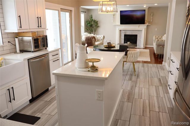 17752 Country Club Drive, Macomb, MI 48042