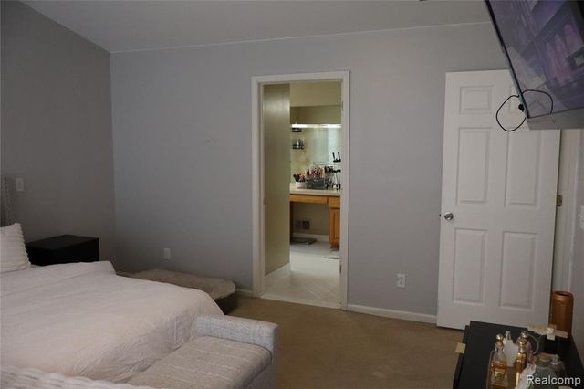 17752 Country Club Drive, Macomb, MI 48042