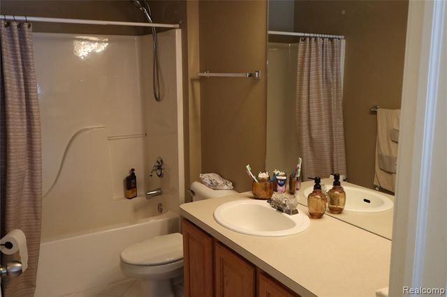 17752 Country Club Drive, Macomb, MI 48042