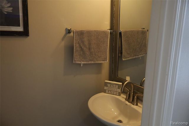 17752 Country Club Drive, Macomb, MI 48042