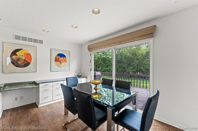 5725 Ridgewood Road, West Bloomfield, MI 48322