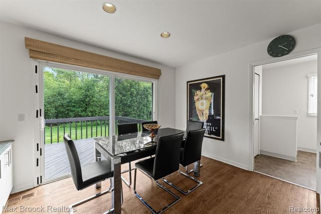 5725 Ridgewood Road, West Bloomfield, MI 48322