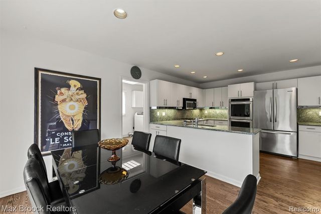 5725 Ridgewood Road, West Bloomfield, MI 48322