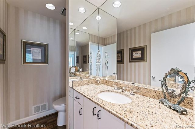 5725 Ridgewood Road, West Bloomfield, MI 48322