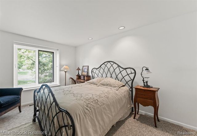 5725 Ridgewood Road, West Bloomfield, MI 48322