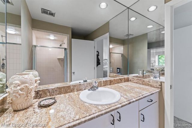 5725 Ridgewood Road, West Bloomfield, MI 48322