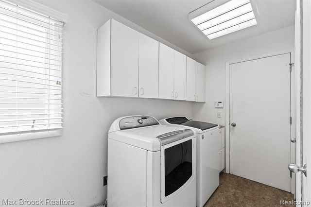 5725 Ridgewood Road, West Bloomfield, MI 48322